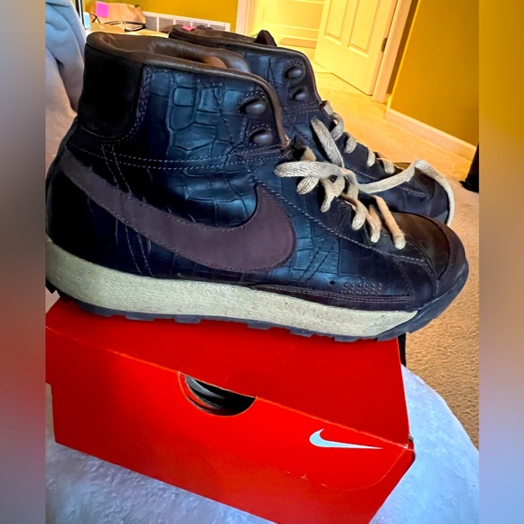 Men’s Nike unique leather brown sneakers - worn once - size 9 - Picture 2 of 3